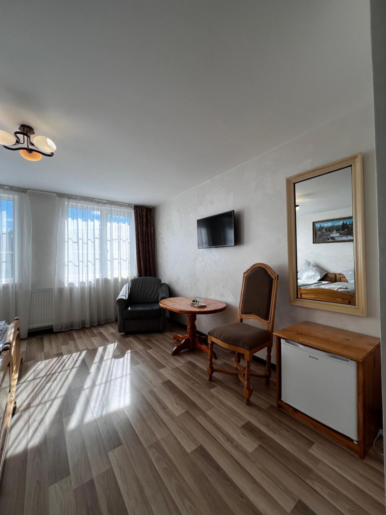 Arnica Hotel Yasinya Exterior foto